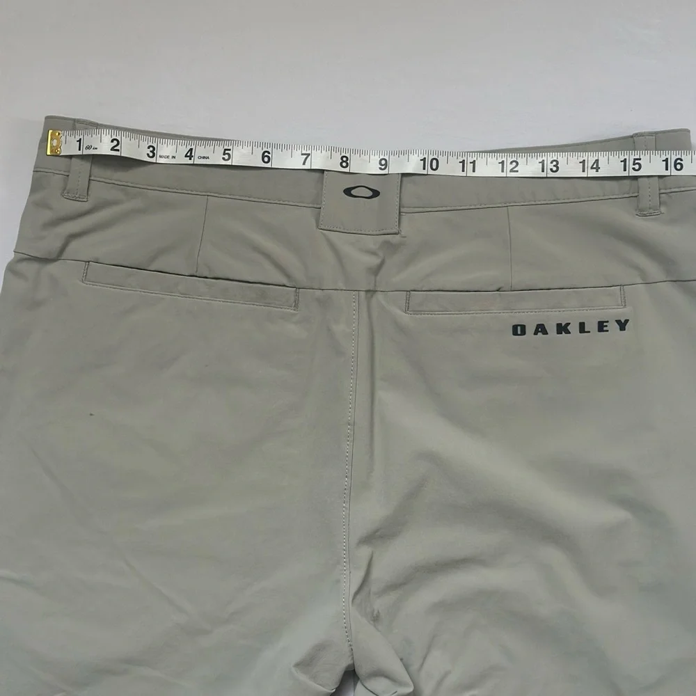 Oakley Men's Stone Gray Take Pro 3.0 Golf Flat Front Shorts Size 32 Regular Fit - Picture 5 of 10